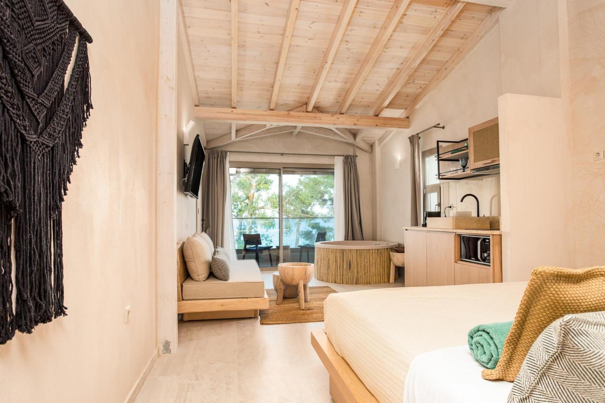 Mako Sea & Suites Pefkochori Rum bild