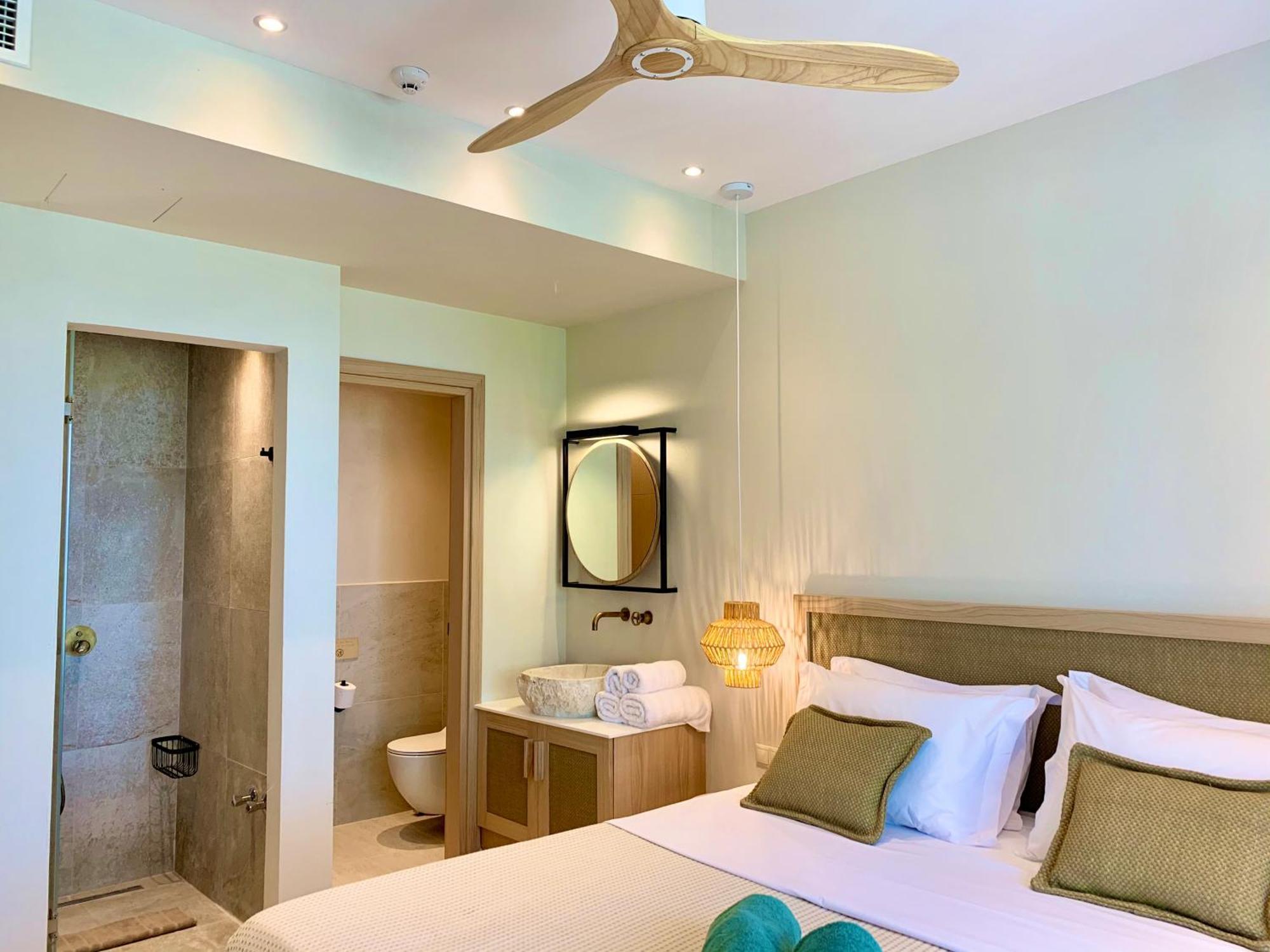 Mako Sea & Suites Pefkochori Rum bild